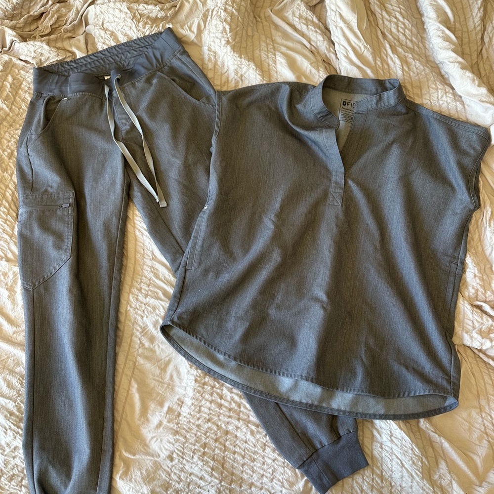 Gray Figs Scrub set